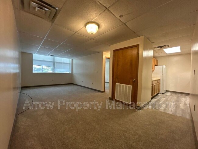 731 E Crawford St in Clay Center, KS - Building Photo - Building Photo