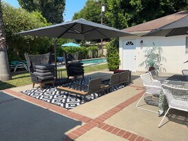 6614 Noble Ave, Unit 6614 in Van Nuys, CA - Building Photo