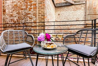 611 Commerce St in New Orleans, LA - Foto de edificio - Building Photo