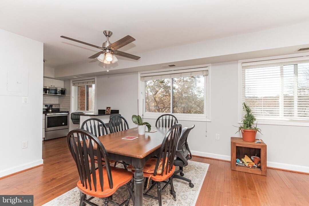 3342 S 28th St-Unit -404 in Alexandria, VA - Building Photo