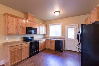 436 10th NW St in Corvallis, OR - Building Photo - Building Photo