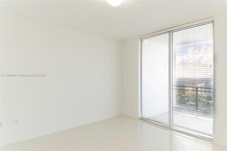 90 SW 3rd St, Unit 3408 in Miami, FL - Building Photo - Building Photo