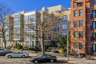 Logan Park in Washington, DC - Foto de edificio - Building Photo