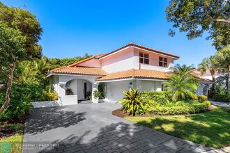 2093 NW 52nd St in Boca Raton, FL - Foto de edificio - Building Photo