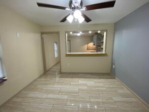 305 W Ash St in Laredo, TX - Building Photo - Building Photo