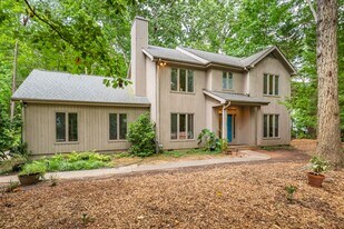 129 Ironwoods Dr in Chapel Hill, NC - Building Photo