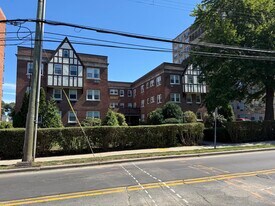 77 Glenbrook Rd in Stamford, CT - Building Photo
