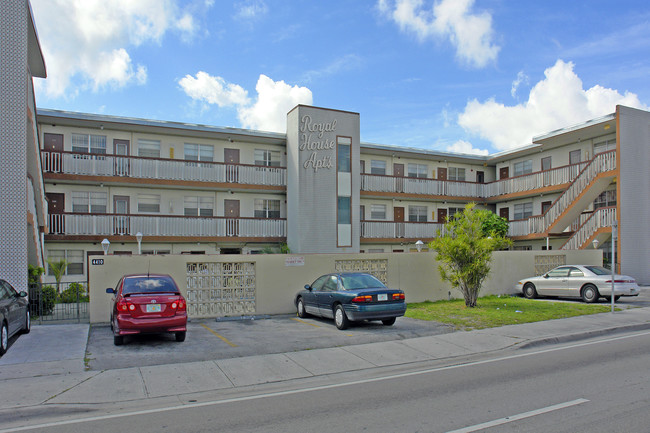 Royal House Apartments in Miami, FL - Building Photo - Building Photo