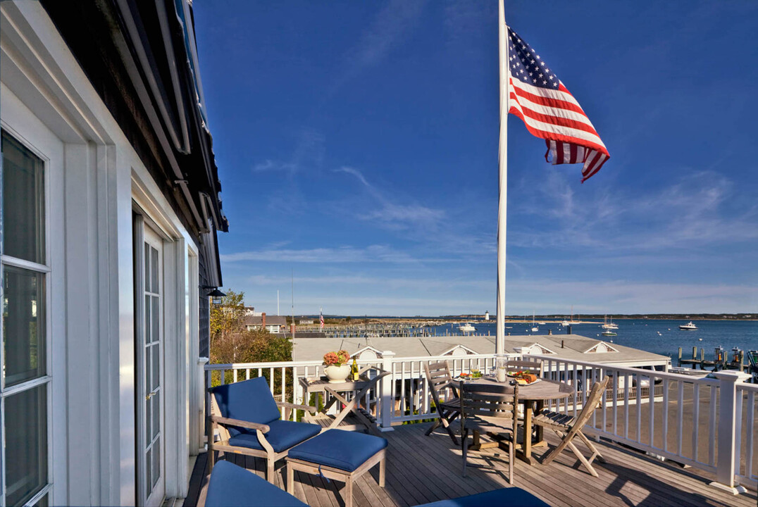 2 Morse St in Edgartown, MA - Building Photo