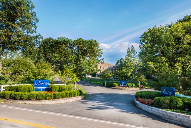 Radwyn Apartments in Bryn Mawr, PA - Foto de edificio - Building Photo