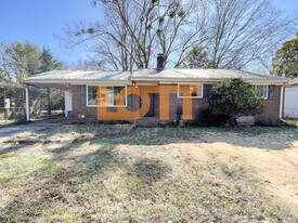 126 Forestdale Dr in Taylors, SC - Building Photo