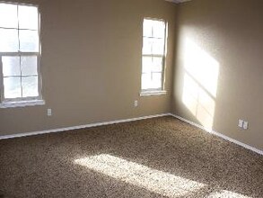 1010 Oakridge Ave in Lubbock, TX - Building Photo - Building Photo