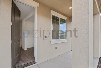 3284 Oak Trl Dr in Manteca, CA - Building Photo - Building Photo