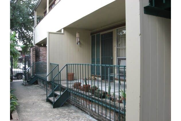 1612 W Main St in Houston, TX - Foto de edificio - Building Photo