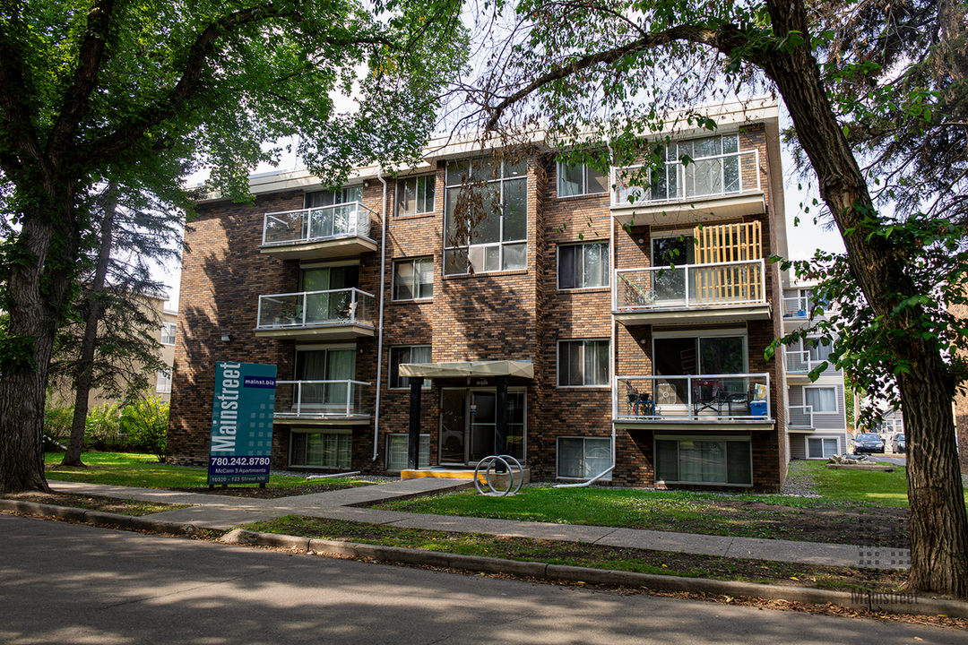 McCam 3 Apartments in Edmonton, AB - Building Photo