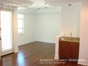 10640 Woodbridge St in Los Angeles, CA - Building Photo - Building Photo
