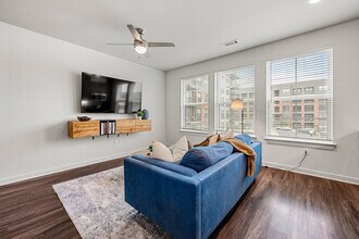 2048 Bolton Dr NW in Atlanta, GA - Foto de edificio - Building Photo