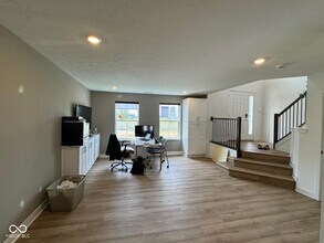 9311 Clarendon Dr in Fishers, IN - Foto de edificio - Building Photo