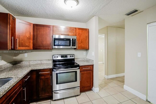 property at 20015 W Oakmont Cir