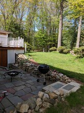 83 Locust St, Unit First floor in Burlington, MA - Foto de edificio - Building Photo