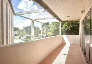 6 Greenway Village N in Royal Palm Beach, FL - Foto de edificio - Building Photo