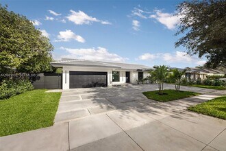21480 Highland Lakes Blvd in Miami, FL - Building Photo - Building Photo