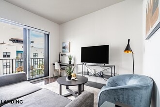 440 NE 4th Ave in Fort Lauderdale, FL - Foto de edificio - Building Photo