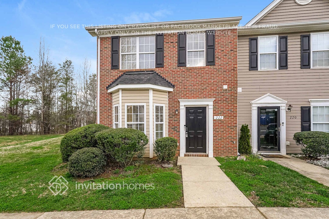 222 Heritage Creek Way in Greensboro, NC - Building Photo