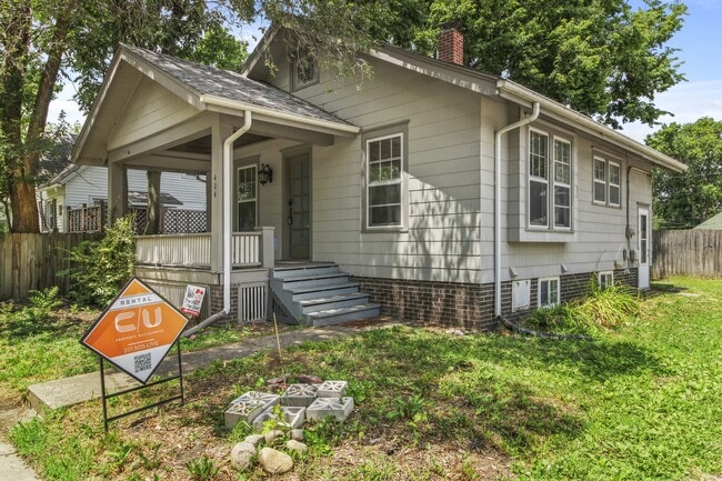 property at 404 E Illinois St