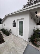 880 Oriole Ave in Miami Springs, FL - Building Photo