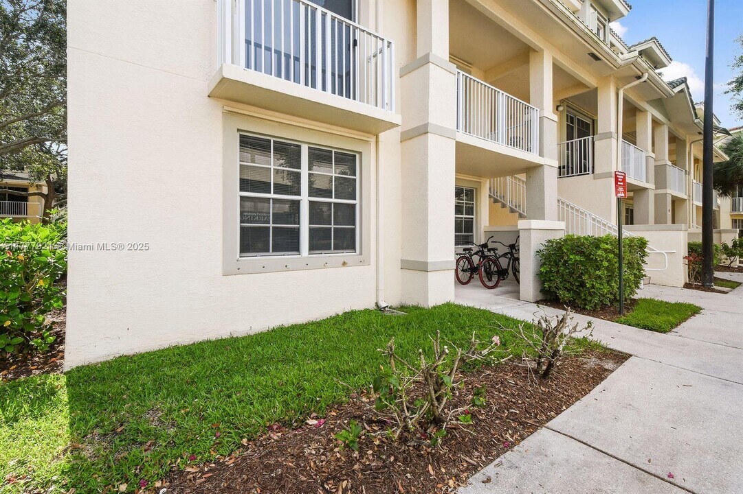 4850 Chancellor Dr in Jupiter, FL - Building Photo