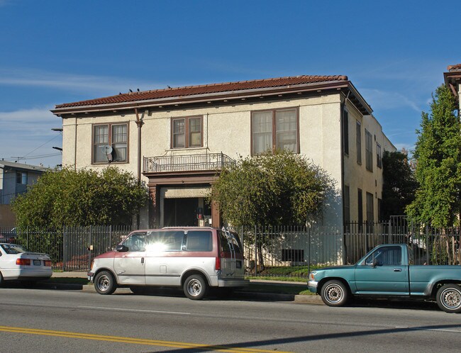 2445 Venice Blvd in Los Angeles, CA - Foto de edificio - Building Photo