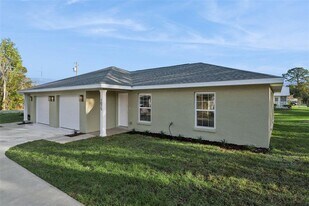 1075 N Rockingham Ave in Tavares, FL - Building Photo