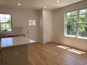 687 S Main St in Cheshire, CT - Building Photo - Building Photo
