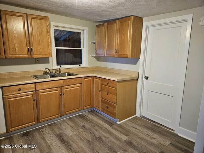 100 Lancaster St, Unit Apartment 2 in Cohoes, NY - Building Photo - Building Photo