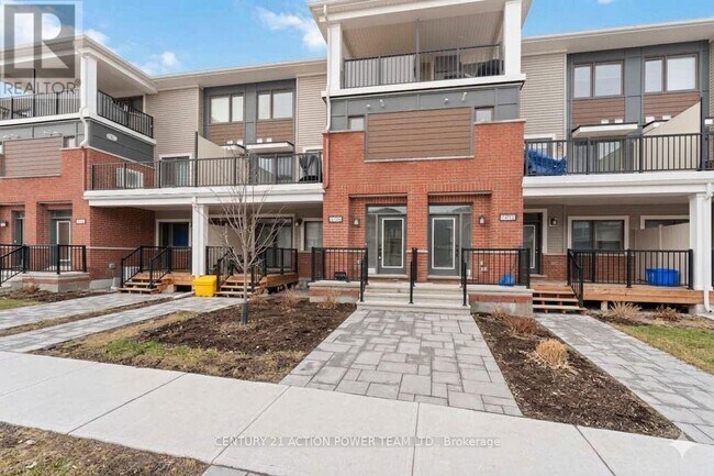2035 Seeley's Bay St in Ottawa, ON - Building Photo - Building Photo