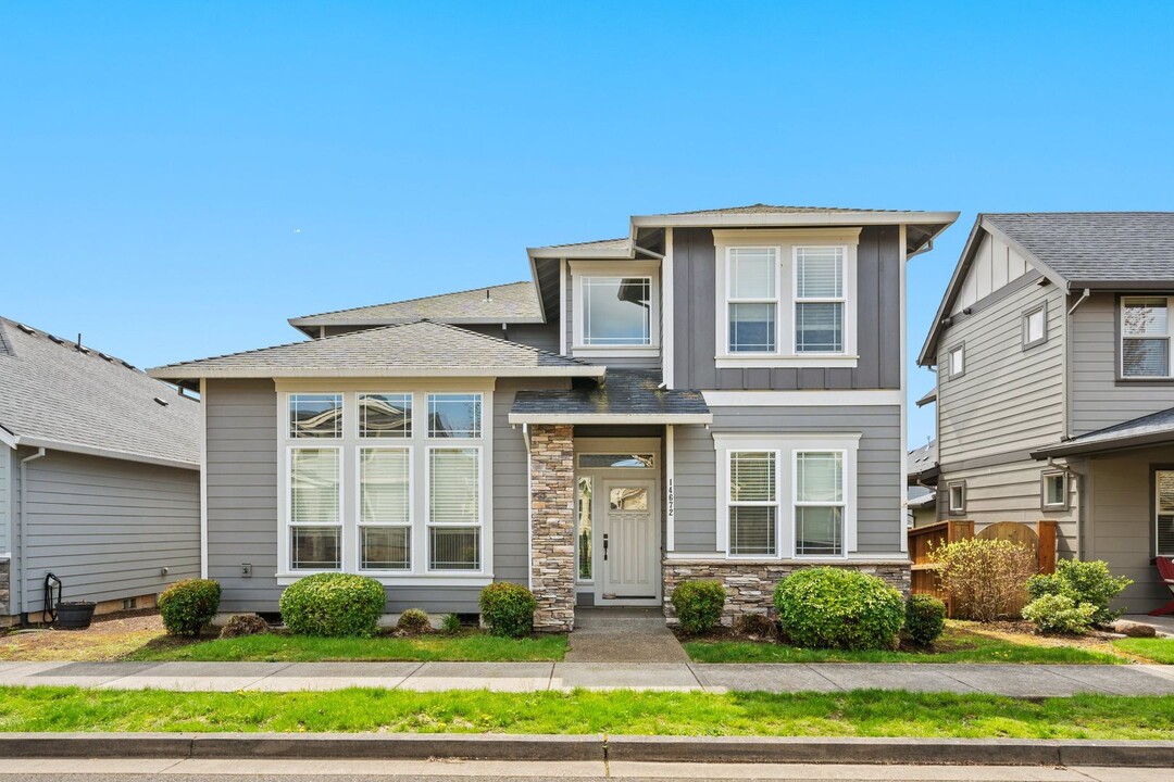 14672 Catalpa Way in Oregon City, OR - Foto de edificio
