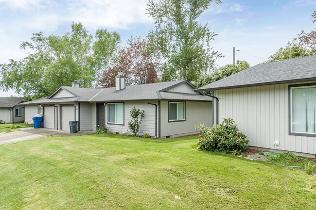 The Stonecreek Duplexes in Salem, OR - Building Photo - Building Photo