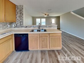 7923 Horse Hollow in San Antonio, TX - Building Photo - Building Photo
