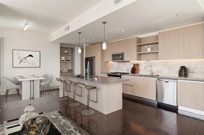 5280 Caroline St in Houston, TX - Building Photo - Building Photo
