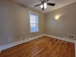5704 St Louis Ave in St. Louis, MO - Building Photo - Building Photo
