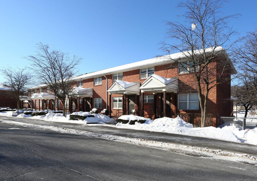 Hop-o-nose Homes in Catskill, NY - Building Photo