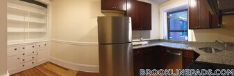 1463 Beacon St in Brookline, MA - Building Photo