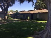 Camelot West in Fresno, CA - Foto de edificio - Building Photo