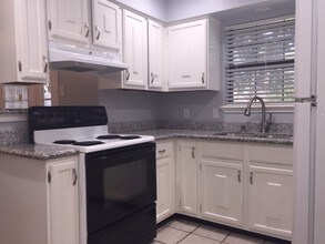 4821 Westside Ln in Laredo, TX - Foto de edificio - Building Photo