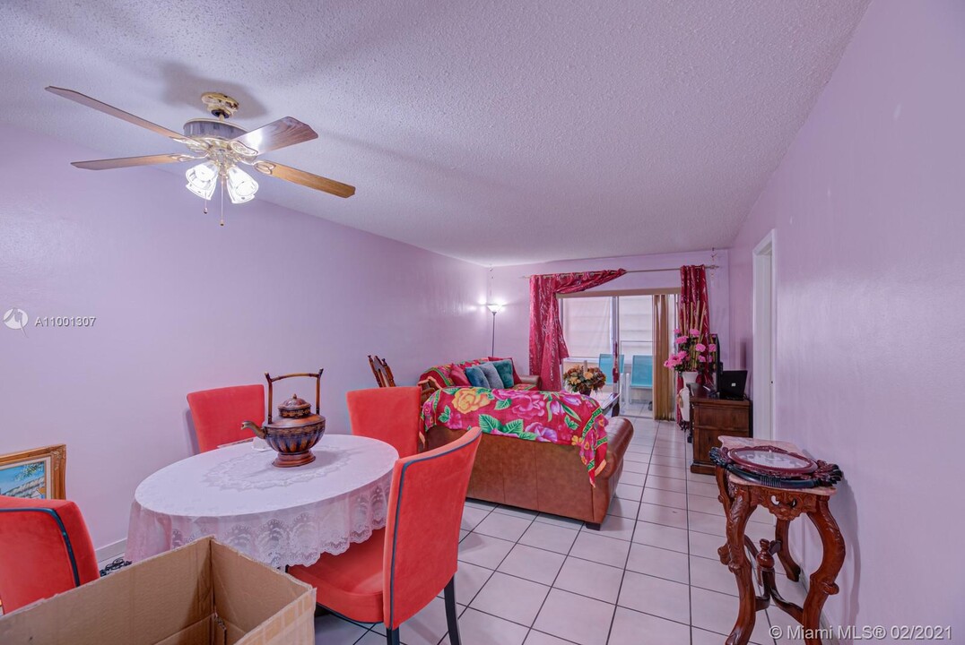 140 Royal Palm Rd-Unit -111 in Hialeah Gardens, FL - Foto de edificio