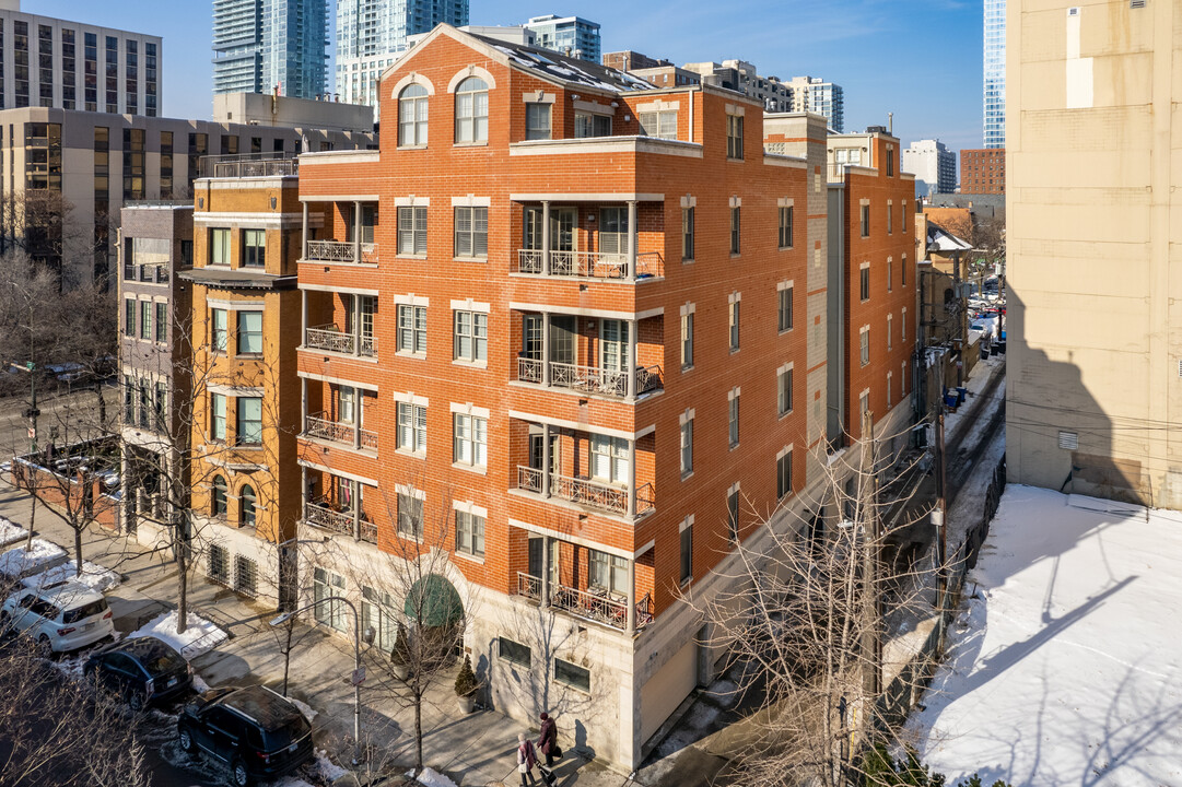 120 W Oak St in Chicago, IL - Foto de edificio