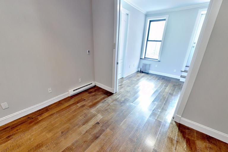 697 10th Ave, Unit 5RN in New York, NY - Building Photo