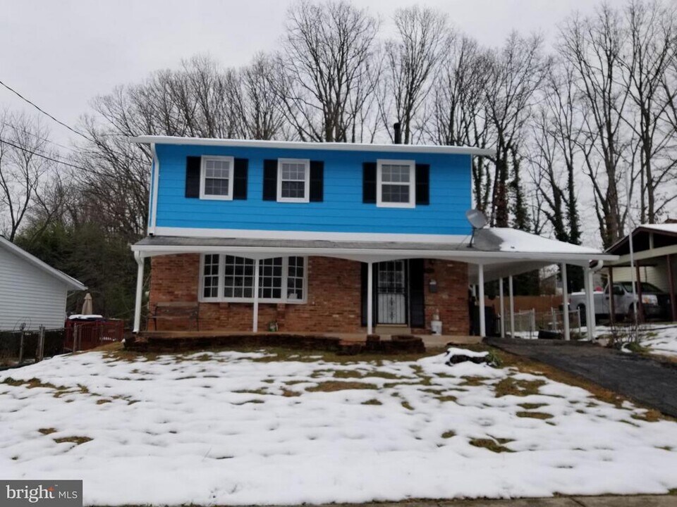 6811 Nashville Rd in Lanham, MD - Building Photo