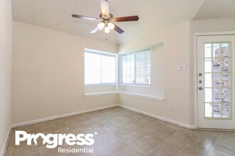 5017 Eastcreek Dr in Arlington, TX - Building Photo - Building Photo